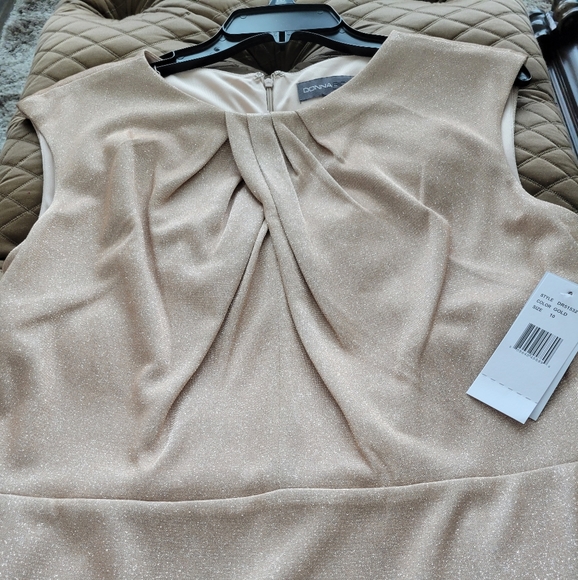 Gorgeous Shimmering Gold Sheath Dress - Picture 4 of 11